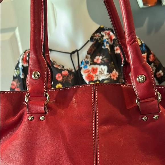 Kate Spade Red Leather Shoulder Bag with Textured Finish and Gold Accents - Picture 6 of 13